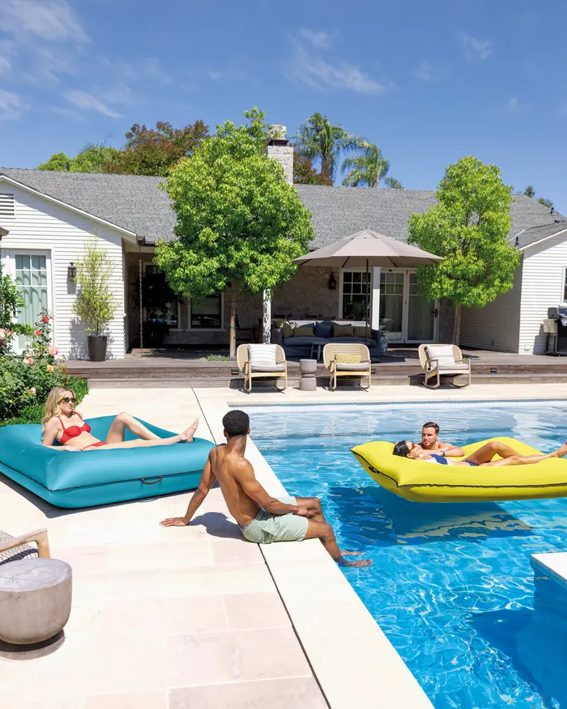 Luxe Inflatable Sport Lounge – Premium Floating Lounger 1